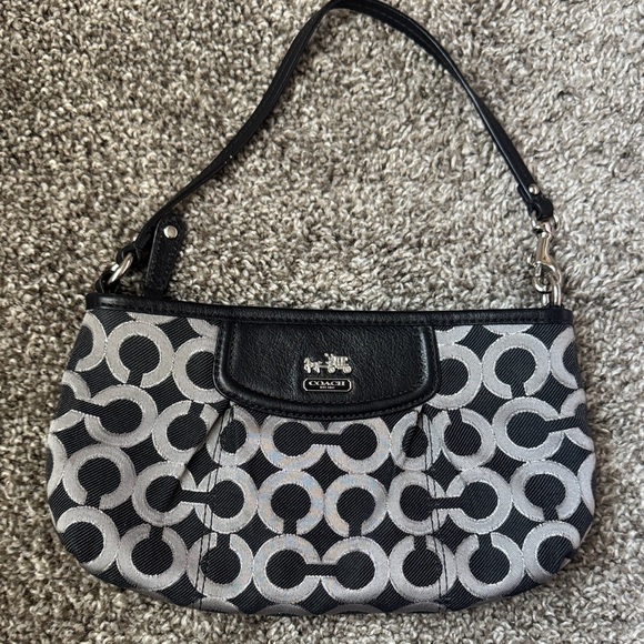Coach Madison Horse & Carriage Pleated Op Art Wristlet Clutch - Picture 1 of 8